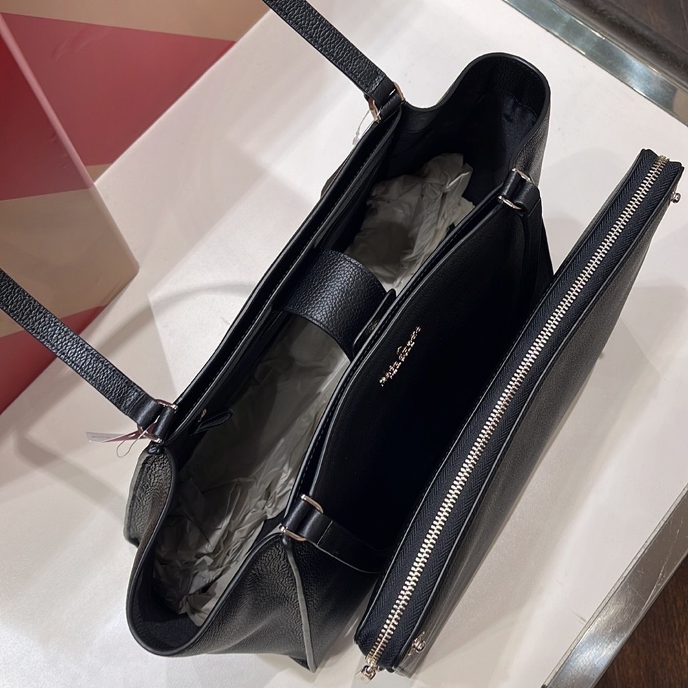 Kate Spade Brim Laptop Tote
COLOR:
Black - Picture 9 of 16